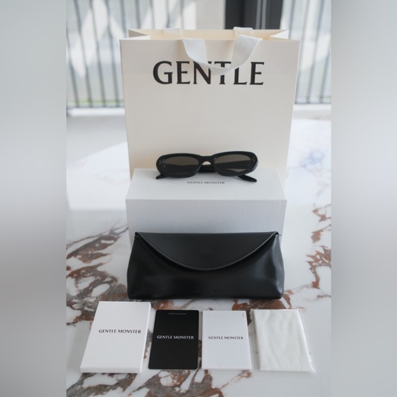 GENTLE MONSTER Accessories - GENTLE MONSTER Black Sunglasses